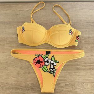 Triangl Swimwear Size Small Bikini Devon Yellow Embroidered Flowers Swimsuit